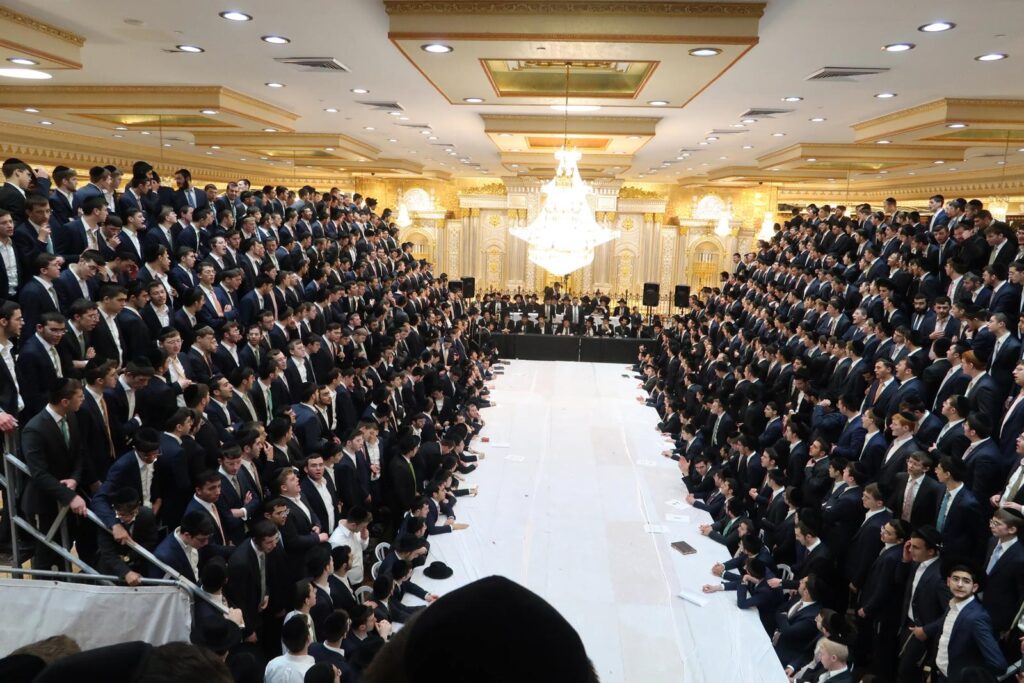 תיעוד מרגש: אלפי תלמידי ישיבת עטרת שלמה בנעילת החג