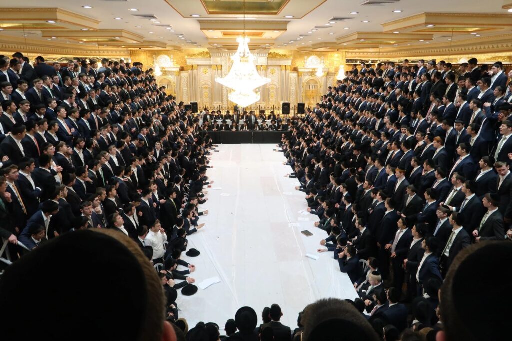 תיעוד מרגש: אלפי תלמידי ישיבת עטרת שלמה בנעילת החג