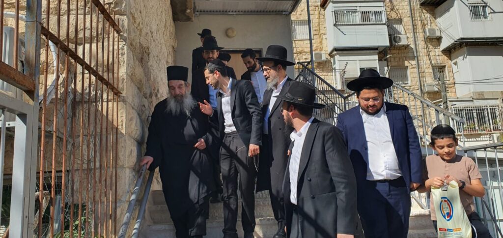 מרן הגרש"מ עמאר נשנק מבכי בעצרת בישיבת מרן הגר"ע יוסף