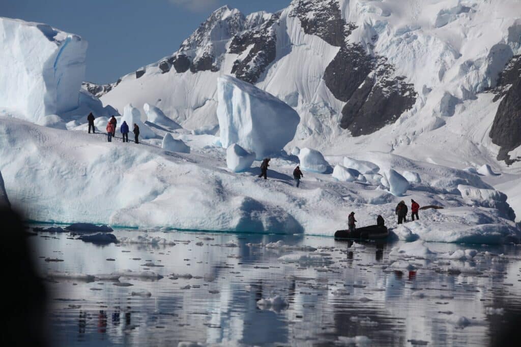 הצלם שחצה 130 גבולות: מהזמנה לדאעש ועד לצפון קוריאה