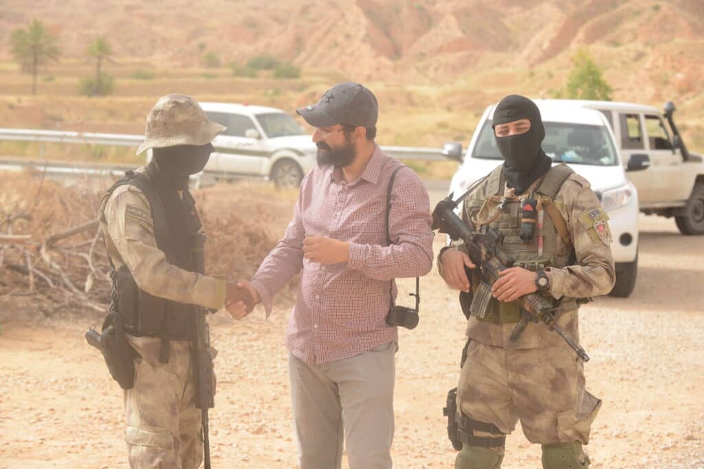 הצלם שחצה 130 גבולות: מהזמנה לדאעש ועד לצפון קוריאה