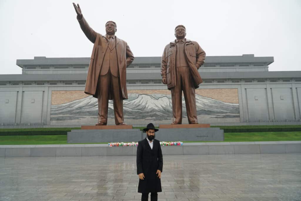 הצלם שחצה 130 גבולות: מהזמנה לדאעש ועד לצפון קוריאה