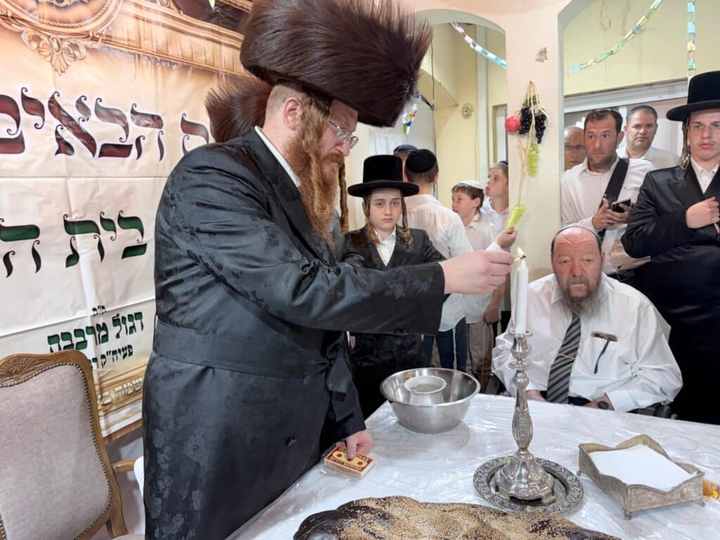 ירח האיתנים בחצר הקודש קאליב