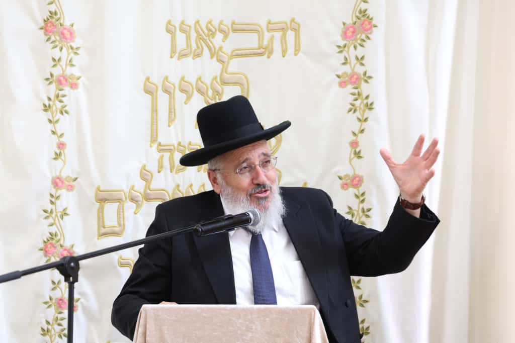 עשרות רבנים הקבילו את פני הרבנים הראשיים ביום שכולו תורה