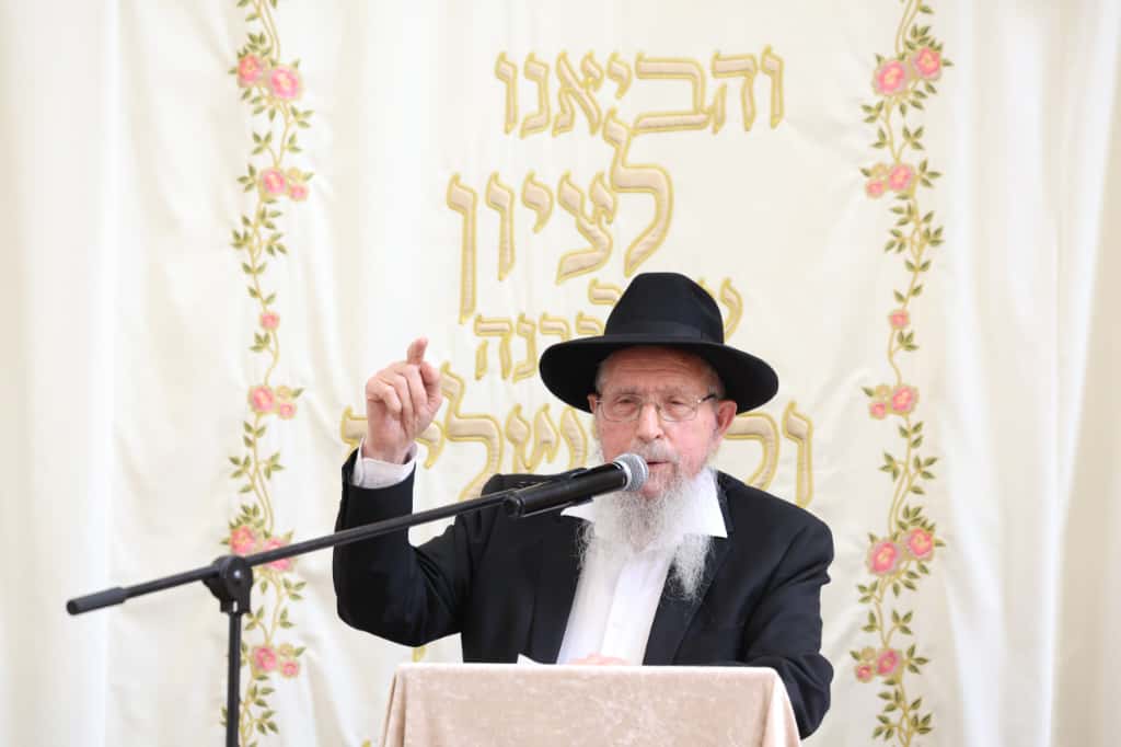 עשרות רבנים הקבילו את פני הרבנים הראשיים ביום שכולו תורה