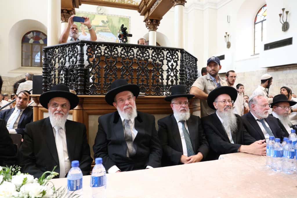 עשרות רבנים הקבילו את פני הרבנים הראשיים ביום שכולו תורה