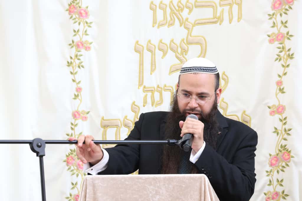 עשרות רבנים הקבילו את פני הרבנים הראשיים ביום שכולו תורה