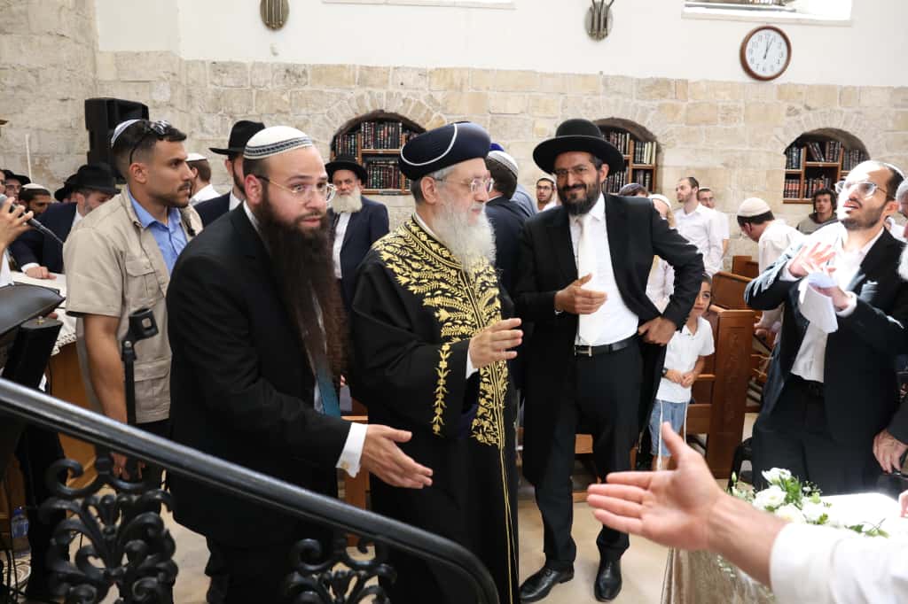 עשרות רבנים הקבילו את פני הרבנים הראשיים ביום שכולו תורה