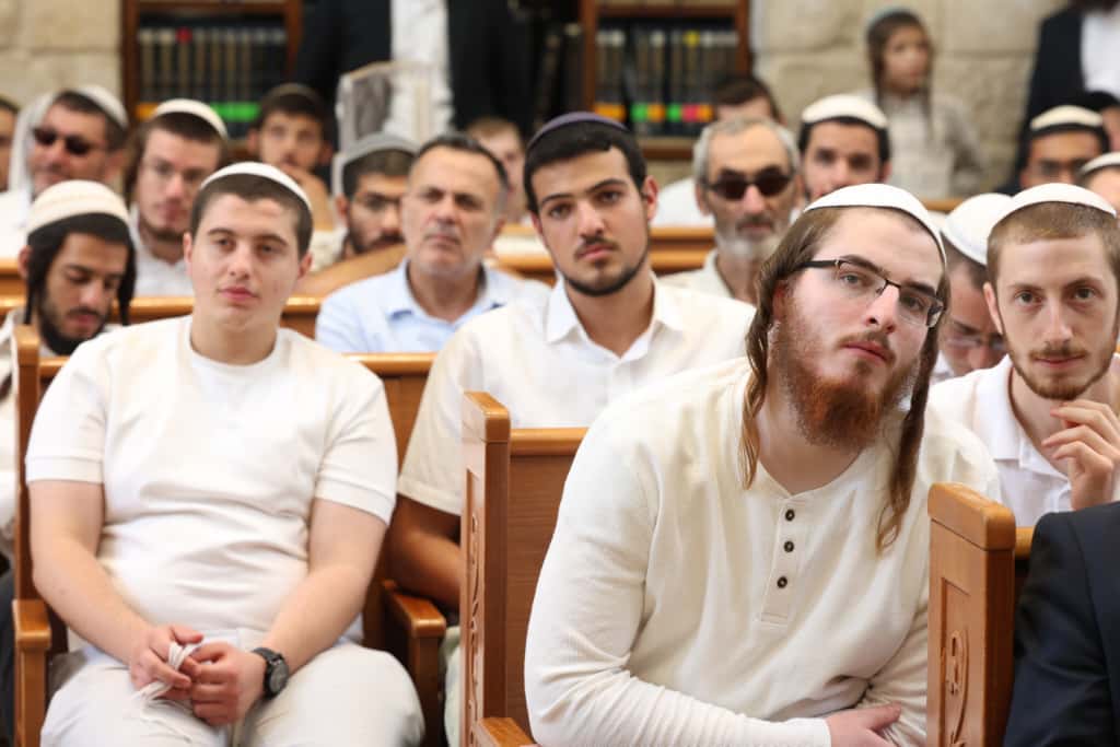 עשרות רבנים הקבילו את פני הרבנים הראשיים ביום שכולו תורה