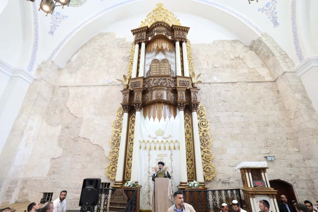 עשרות רבנים הקבילו את פני הרבנים הראשיים ביום שכולו תורה