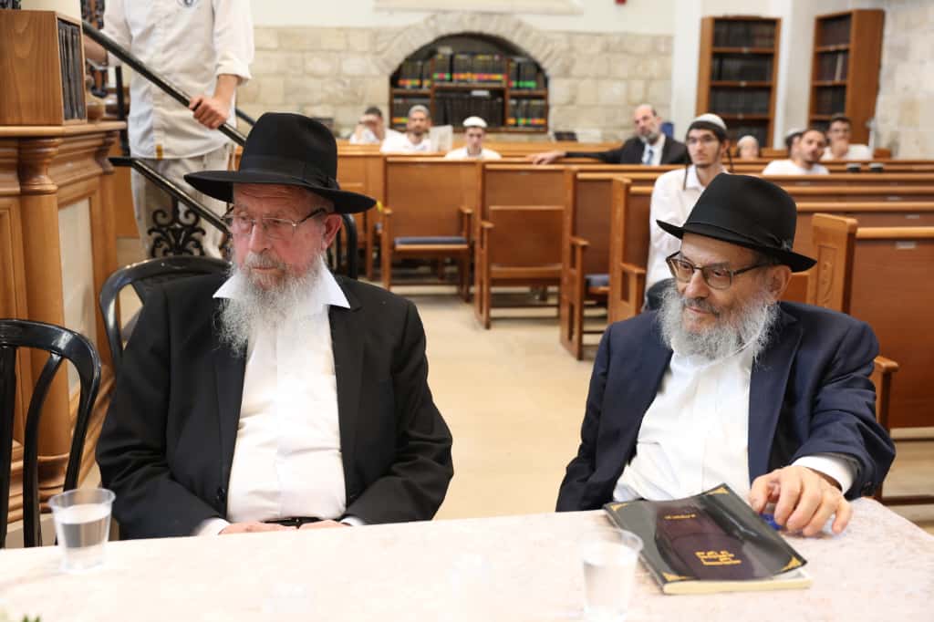 עשרות רבנים הקבילו את פני הרבנים הראשיים ביום שכולו תורה