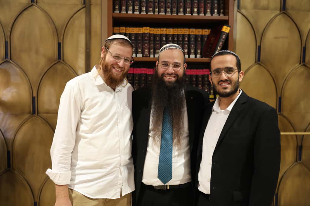 עשרות רבנים הקבילו את פני הרבנים הראשיים ביום שכולו תורה