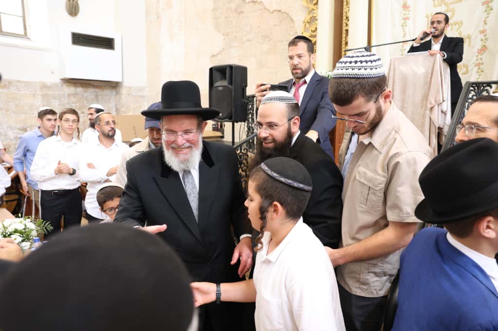 עשרות רבנים הקבילו את פני הרבנים הראשיים ביום שכולו תורה