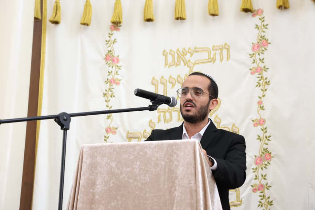 עשרות רבנים הקבילו את פני הרבנים הראשיים ביום שכולו תורה