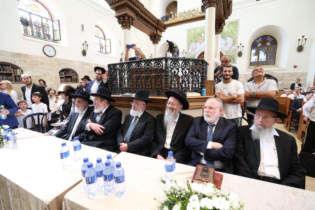 עשרות רבנים הקבילו את פני הרבנים הראשיים ביום שכולו תורה