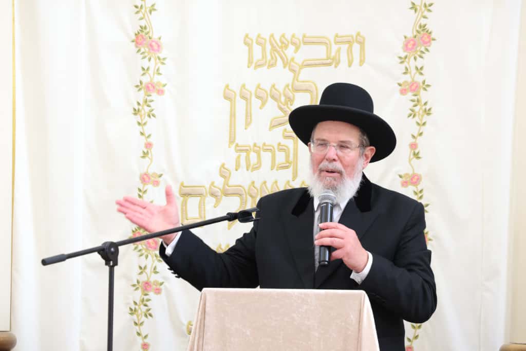 עשרות רבנים הקבילו את פני הרבנים הראשיים ביום שכולו תורה