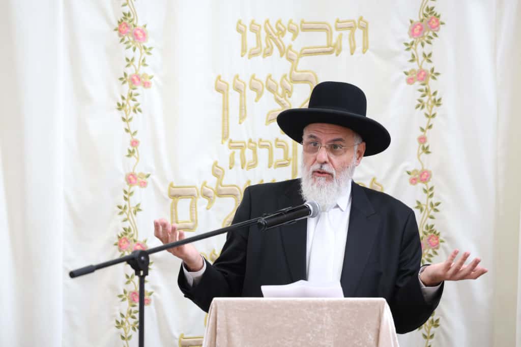 עשרות רבנים הקבילו את פני הרבנים הראשיים ביום שכולו תורה