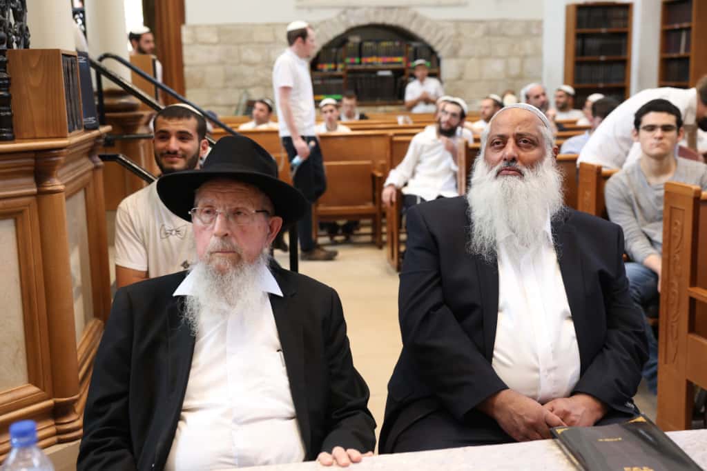 עשרות רבנים הקבילו את פני הרבנים הראשיים ביום שכולו תורה