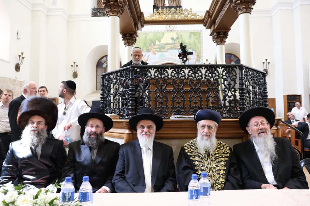 עשרות רבנים הקבילו את פני הרבנים הראשיים ביום שכולו תורה