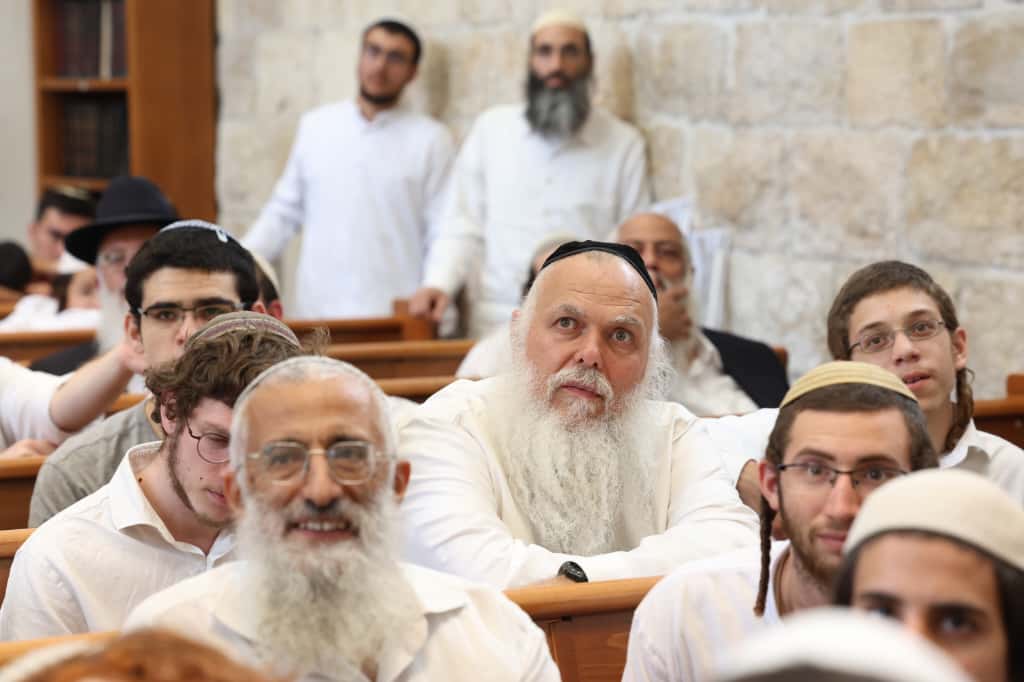 עשרות רבנים הקבילו את פני הרבנים הראשיים ביום שכולו תורה