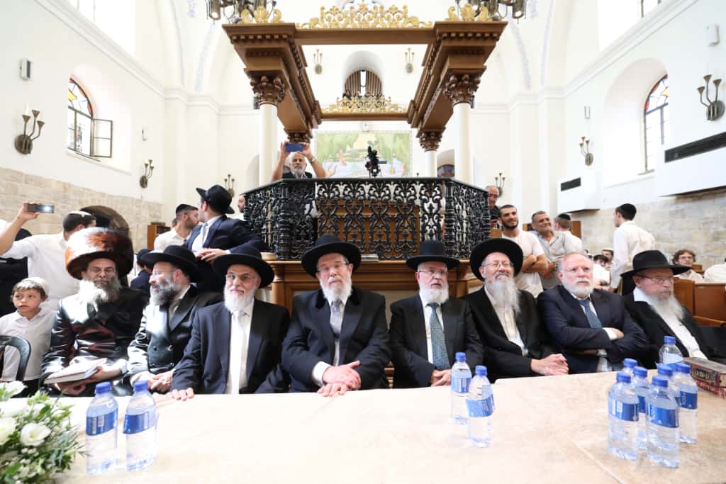 עשרות רבנים הקבילו את פני הרבנים הראשיים ביום שכולו תורה