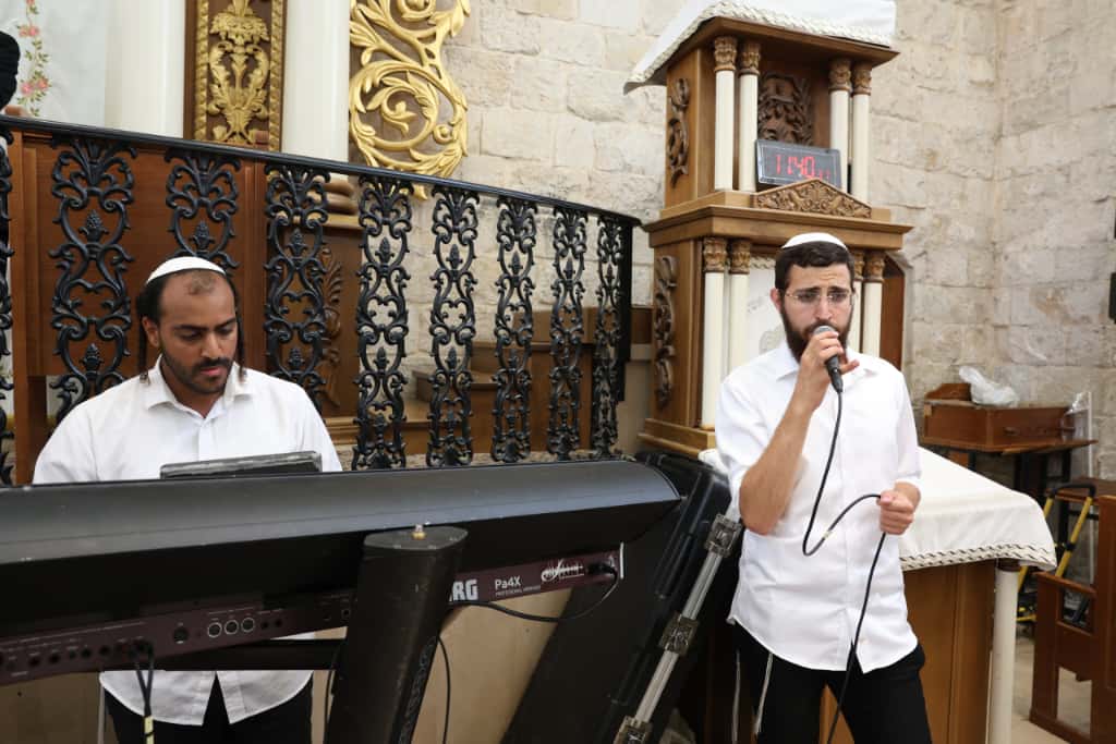 עשרות רבנים הקבילו את פני הרבנים הראשיים ביום שכולו תורה