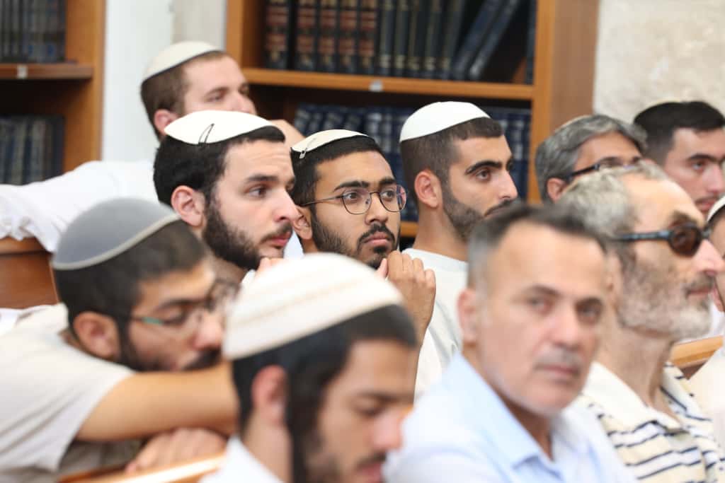 עשרות רבנים הקבילו את פני הרבנים הראשיים ביום שכולו תורה