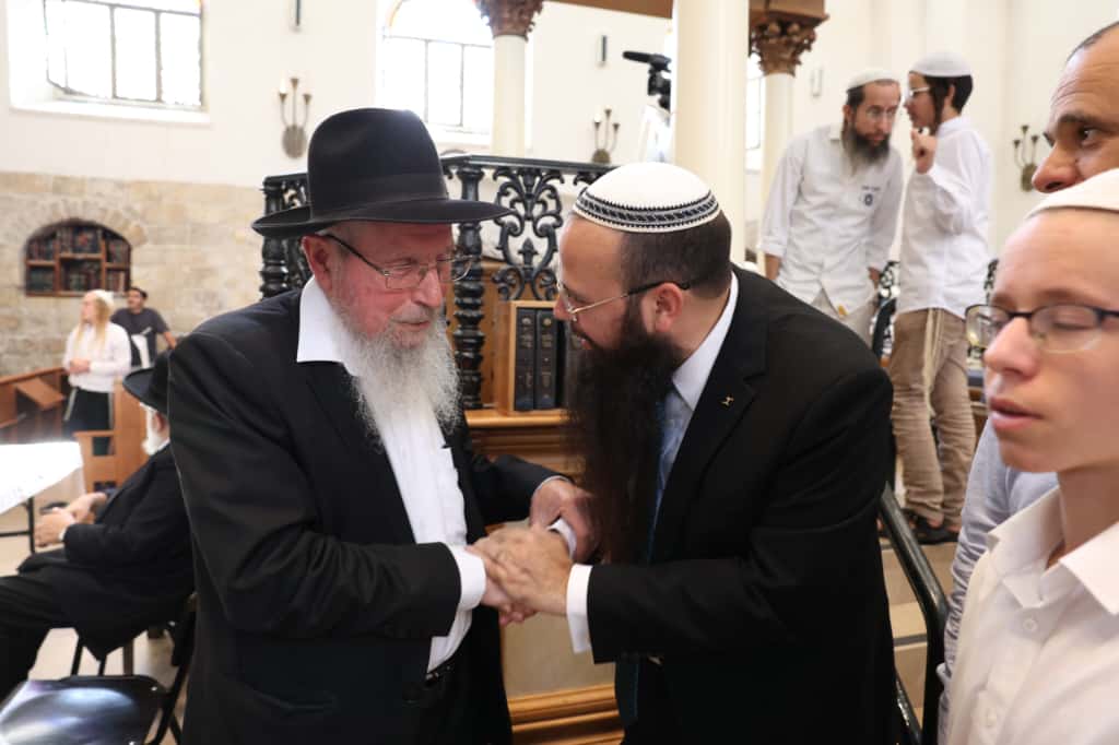 עשרות רבנים הקבילו את פני הרבנים הראשיים ביום שכולו תורה