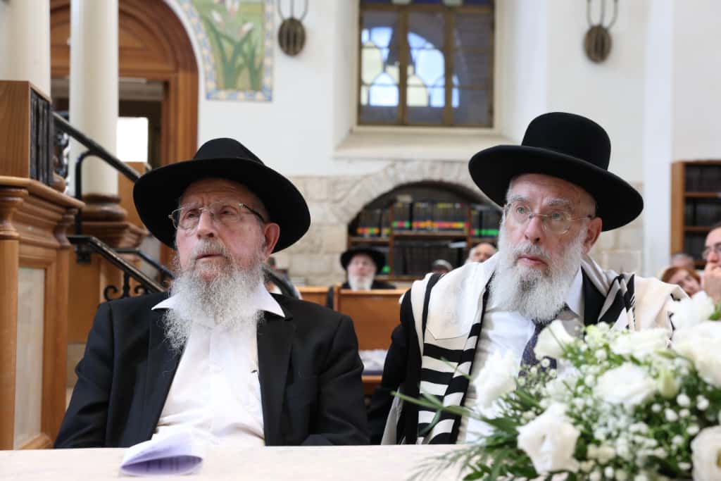 עשרות רבנים הקבילו את פני הרבנים הראשיים ביום שכולו תורה