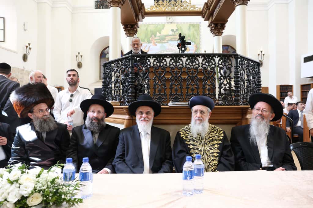 עשרות רבנים הקבילו את פני הרבנים הראשיים ביום שכולו תורה