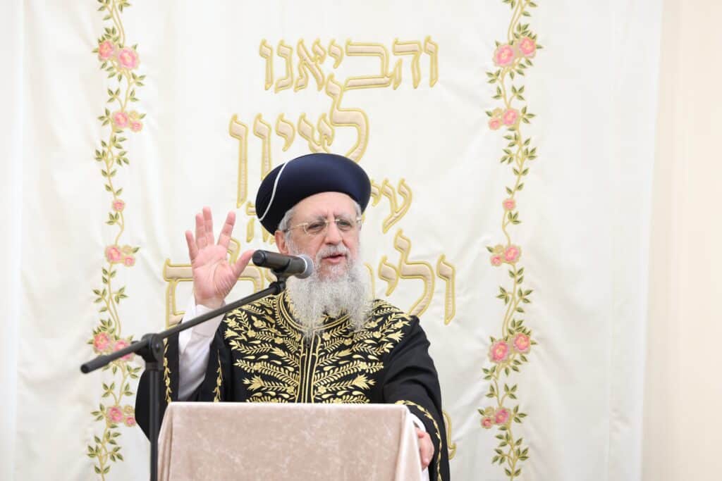 עשרות רבנים הקבילו את פני הרבנים הראשיים ביום שכולו תורה