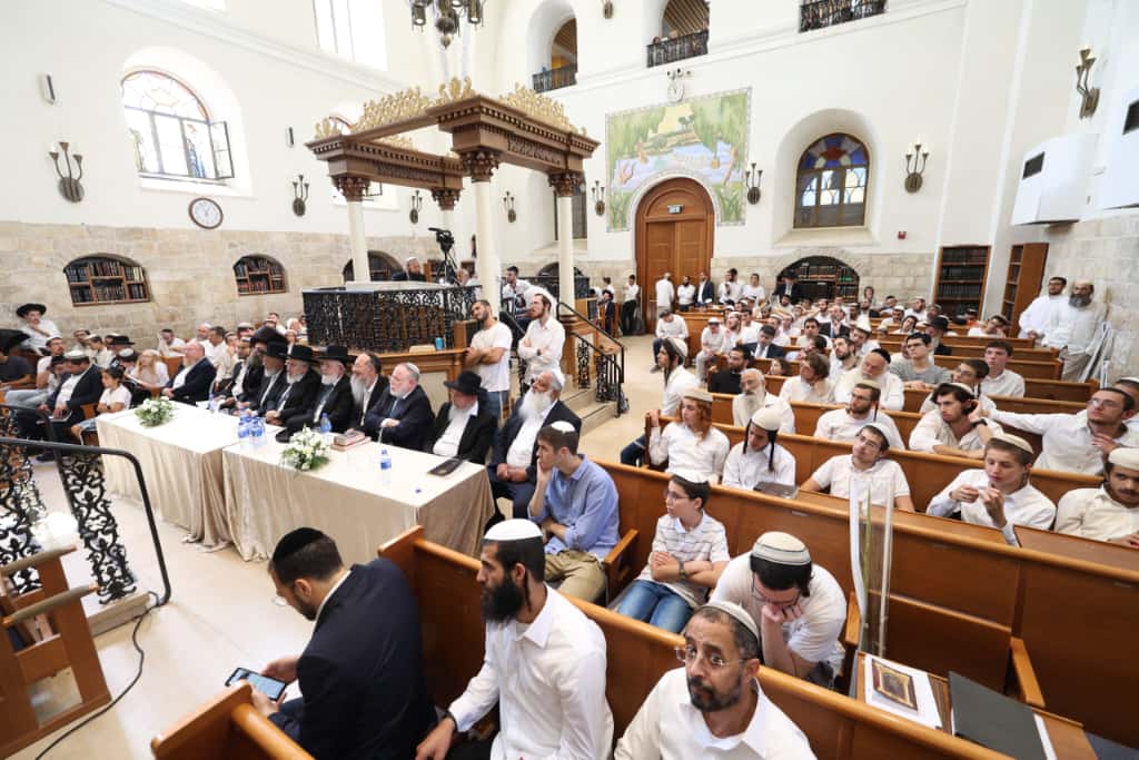 עשרות רבנים הקבילו את פני הרבנים הראשיים ביום שכולו תורה