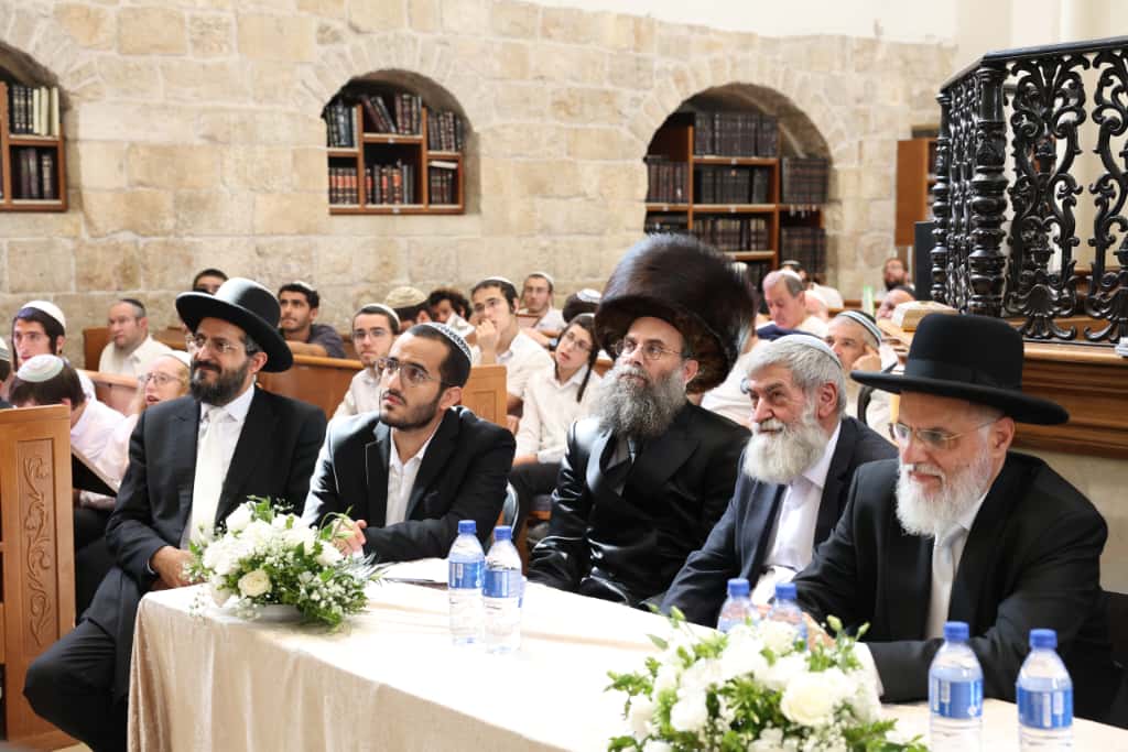 עשרות רבנים הקבילו את פני הרבנים הראשיים ביום שכולו תורה