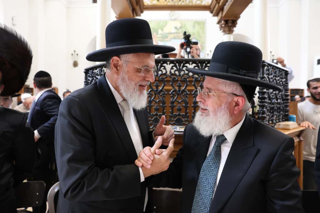 עשרות רבנים הקבילו את פני הרבנים הראשיים ביום שכולו תורה