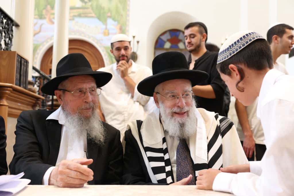 עשרות רבנים הקבילו את פני הרבנים הראשיים ביום שכולו תורה