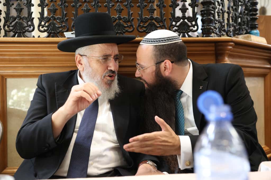 עשרות רבנים הקבילו את פני הרבנים הראשיים ביום שכולו תורה