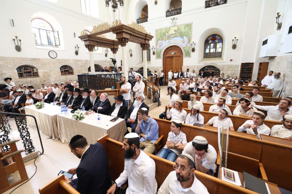 עשרות רבנים הקבילו את פני הרבנים הראשיים ביום שכולו תורה
