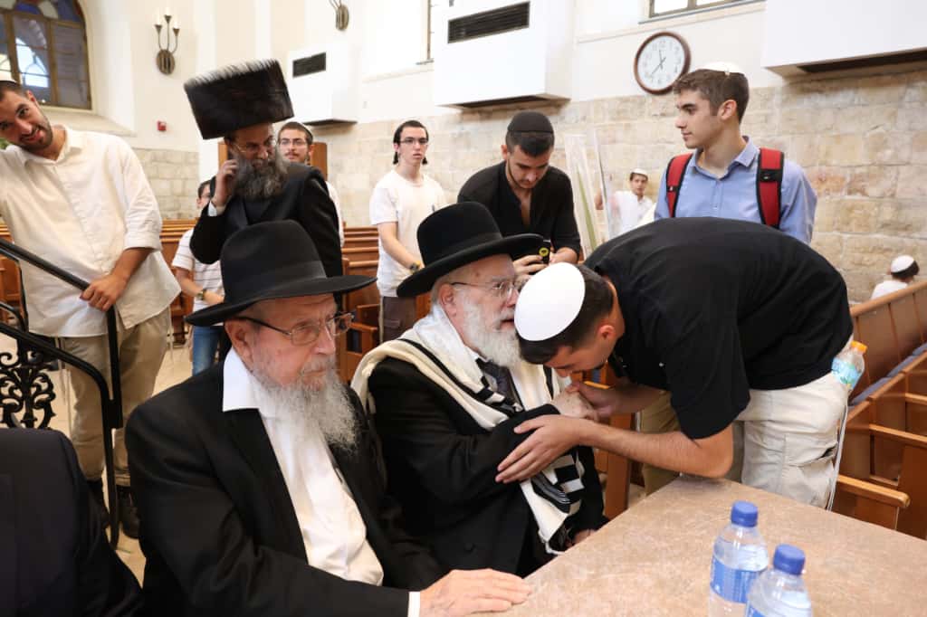 עשרות רבנים הקבילו את פני הרבנים הראשיים ביום שכולו תורה