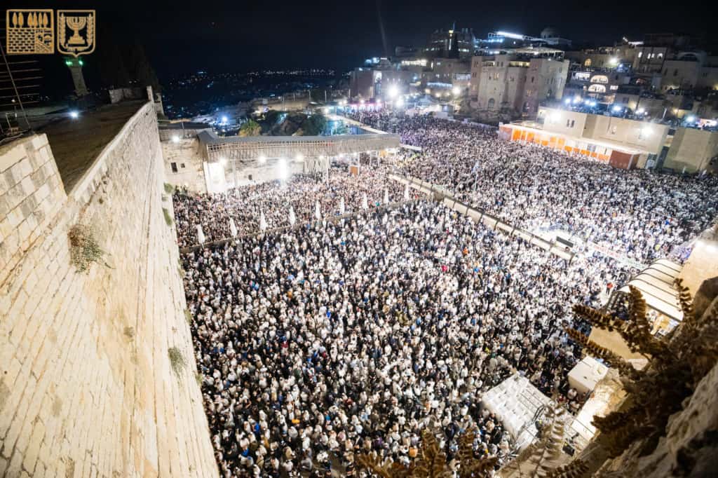 במעמד הראשונים לציון: כמאה אלף איש ביקשו סליחות בכותל