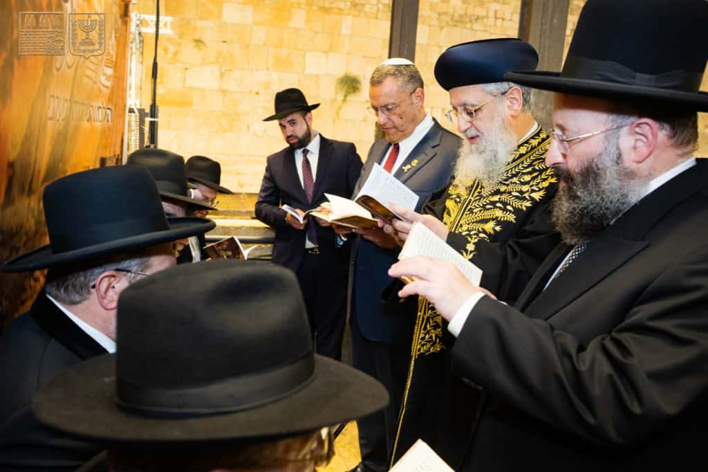 במעמד הראשונים לציון: כמאה אלף איש ביקשו סליחות בכותל