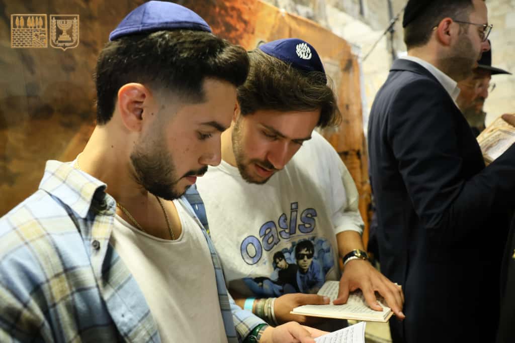 במעמד הראשונים לציון: כמאה אלף איש ביקשו סליחות בכותל