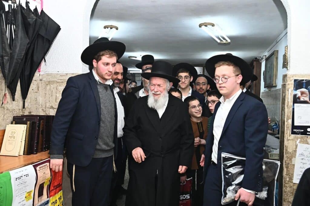 אנשי הצללים נחשפים: המשב"קים החברותות ונאמני הבית