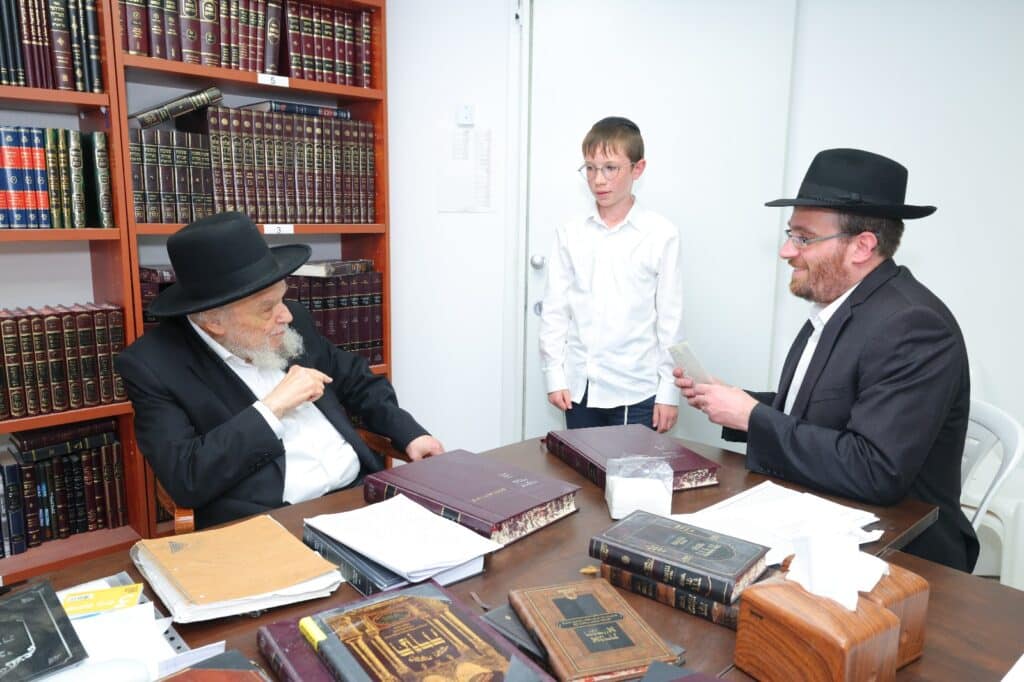 אנשי הצללים נחשפים: המשב"קים החברותות ונאמני הבית