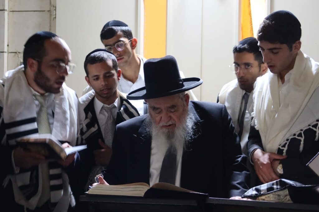 אנשי הסוד נחשפים: סדר היום, נאמני הבית והמשפיעים