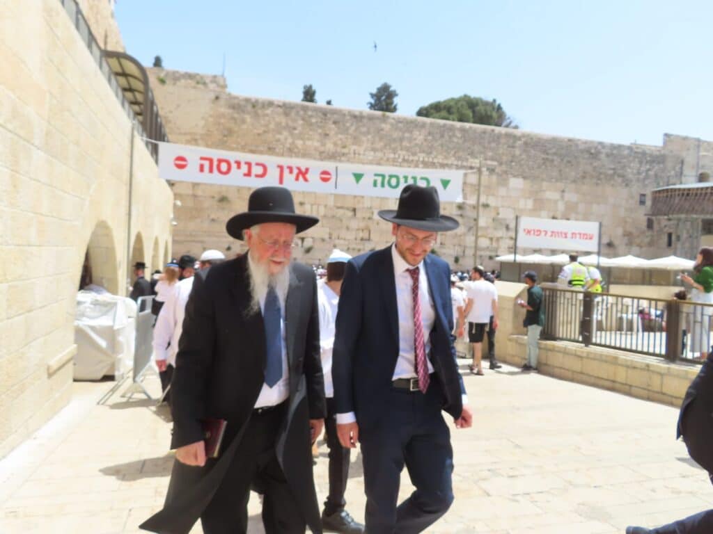 אנשי הסוד נחשפים: סדר היום, נאמני הבית והמשפיעים