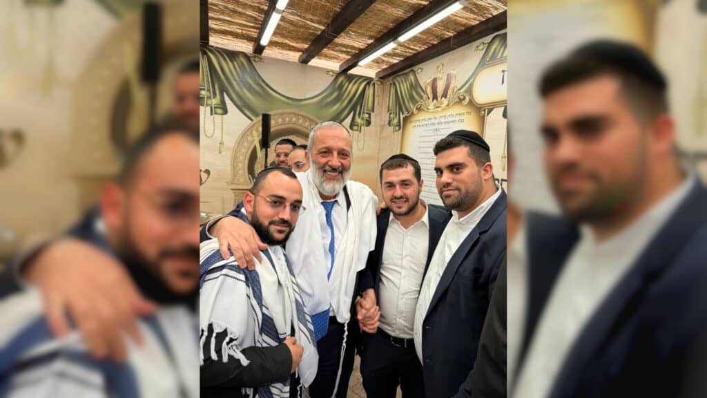 איצקוביץ': הדירה החדשה של ענק הזמר והציצית של 4 ק"ג