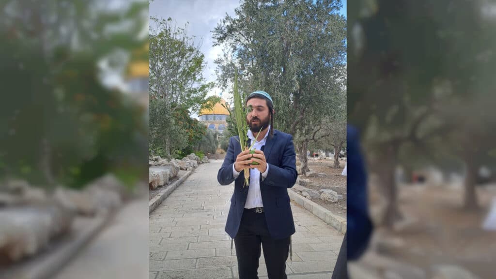 איצקוביץ': הדירה החדשה של ענק הזמר והציצית של 4 ק"ג