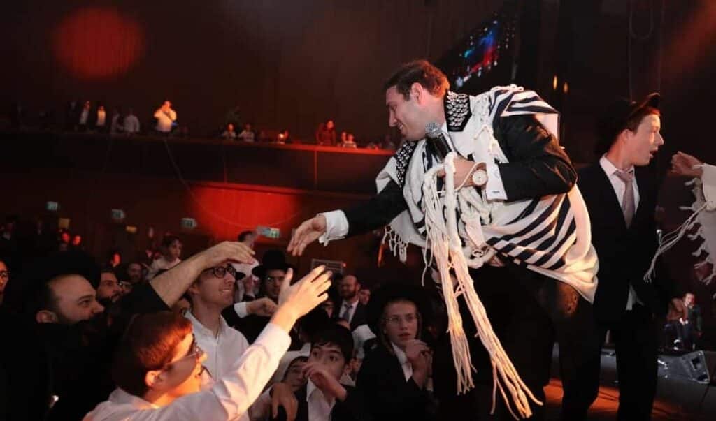 איצקוביץ': הדירה החדשה של ענק הזמר והציצית של 4 ק"ג