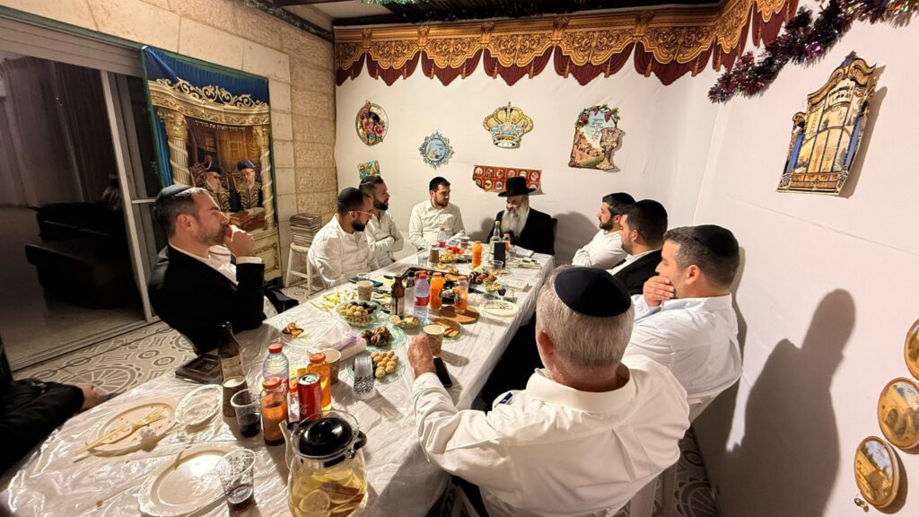 איצקוביץ': הדירה החדשה של ענק הזמר והציצית של 4 ק"ג