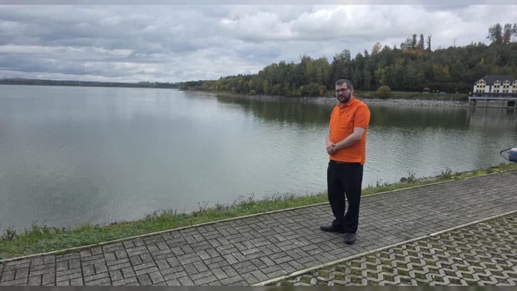 איצקוביץ': הדירה החדשה של ענק הזמר והציצית של 4 ק"ג